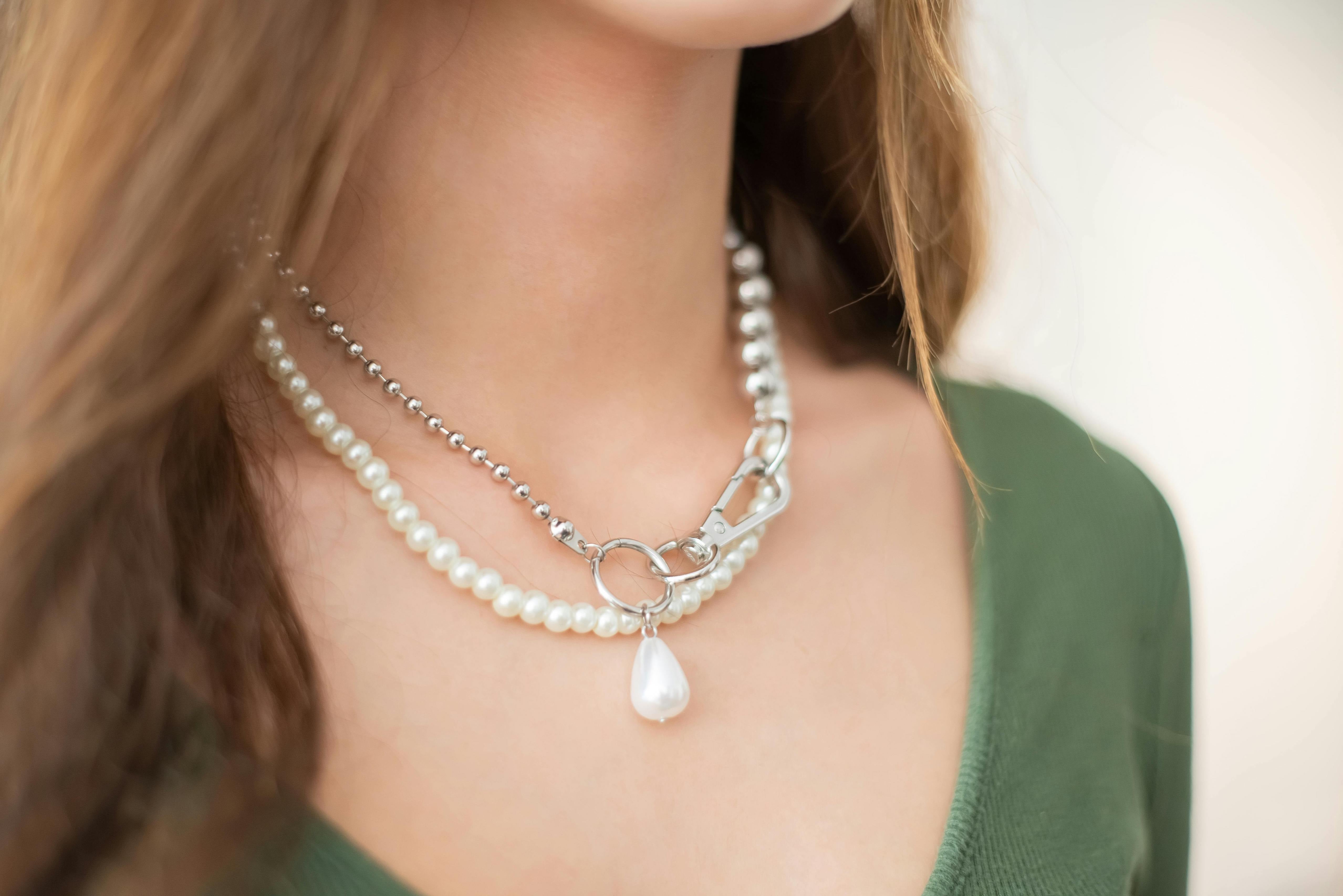 How to Choose the Perfect Necklace for Your Outfit